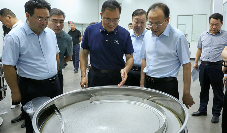 新乡市市长魏建平莅临高服筛机调研指导